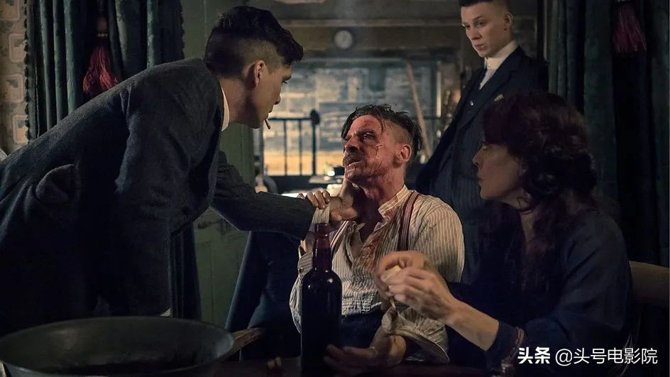 美剧浴血黑帮解说9.0以上评分,浴血黑帮第一季深度解析