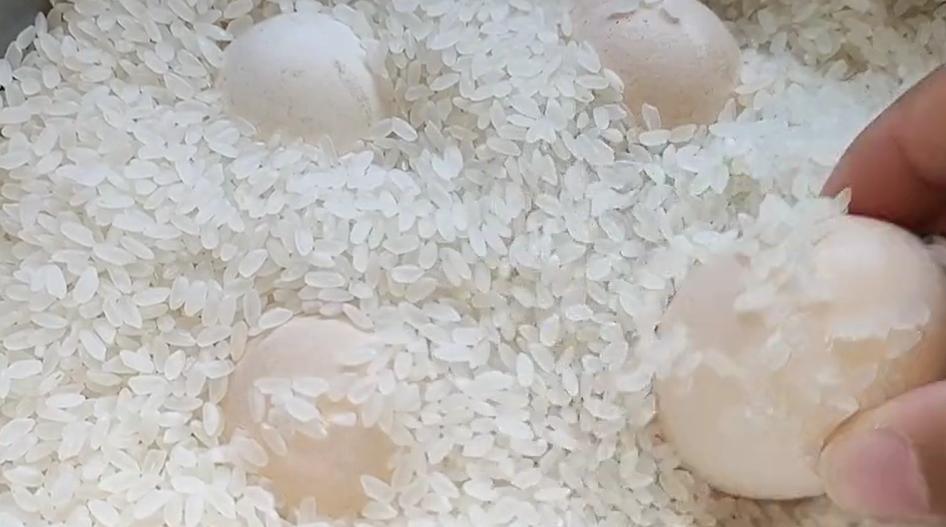 鸡蛋放冰箱的最佳储存方法,鸡蛋保存方法可直接放冰箱保鲜吗