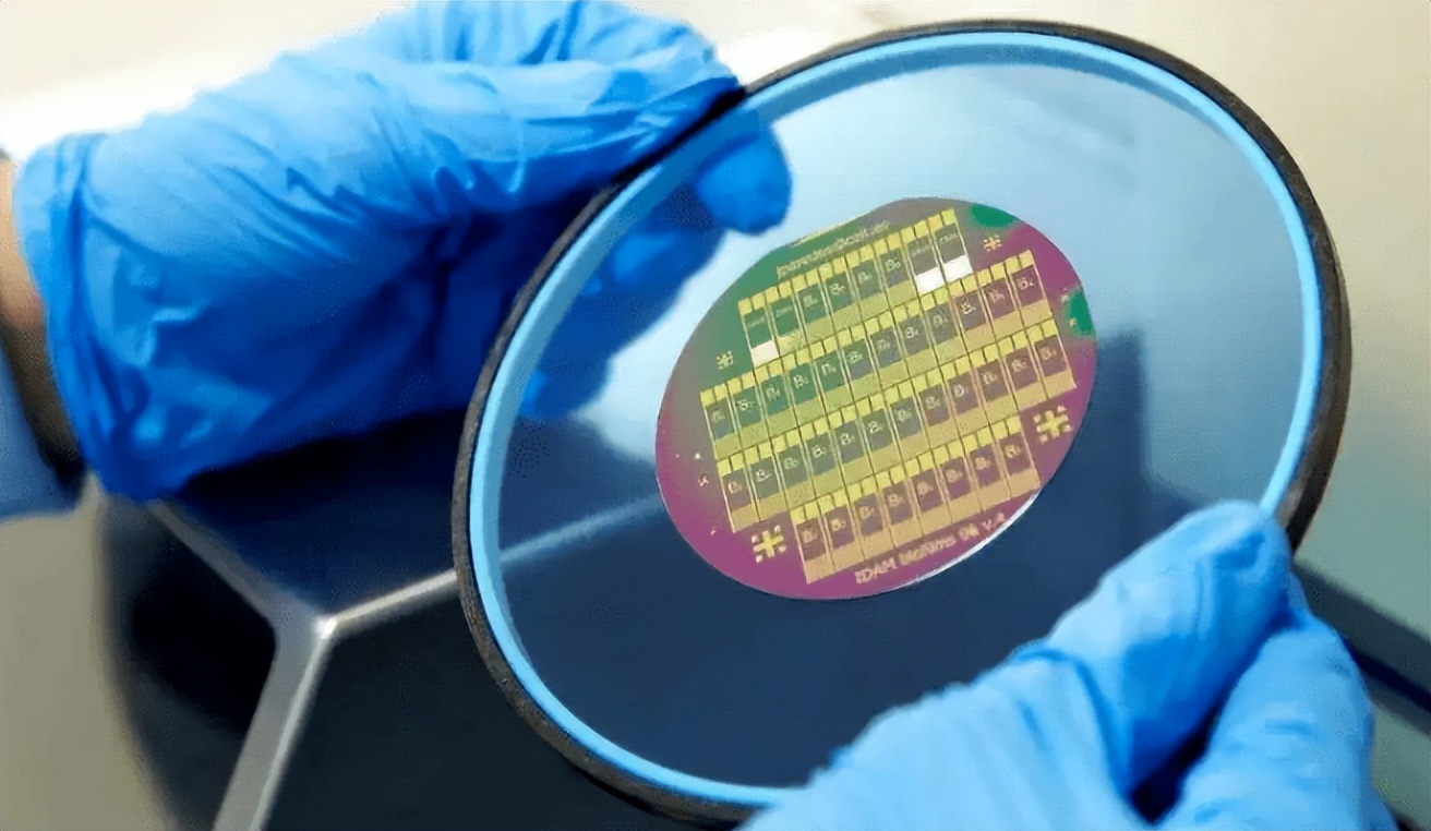 3.2万华裔科学家移籍美国，我国大批科研人才为何会流失？