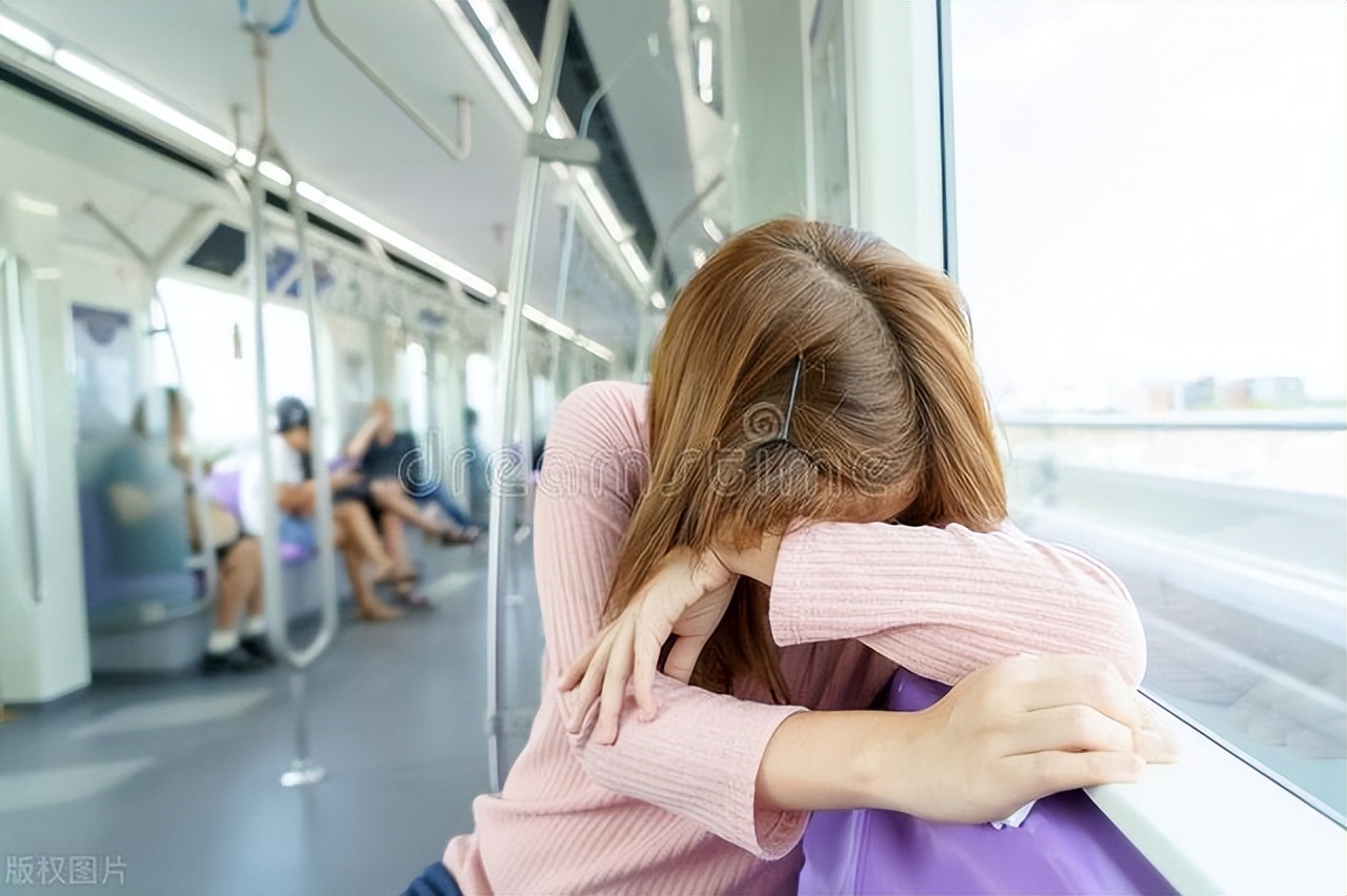 一坐车就晕车的人怎么解决,坐完车还有晕车感该怎么缓解