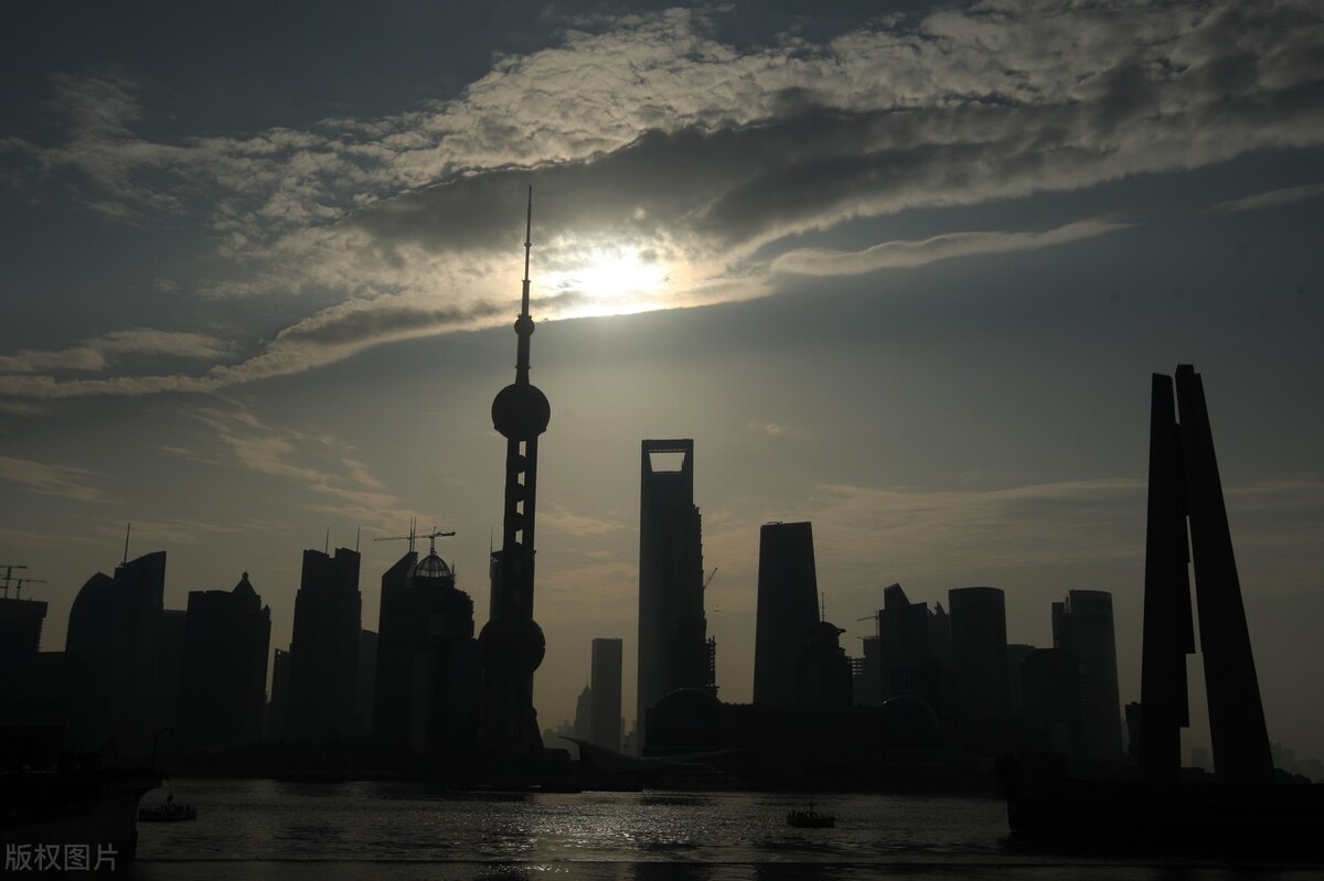 面对美股连续暴跌a股周一会怎样,官媒点评金融乱象