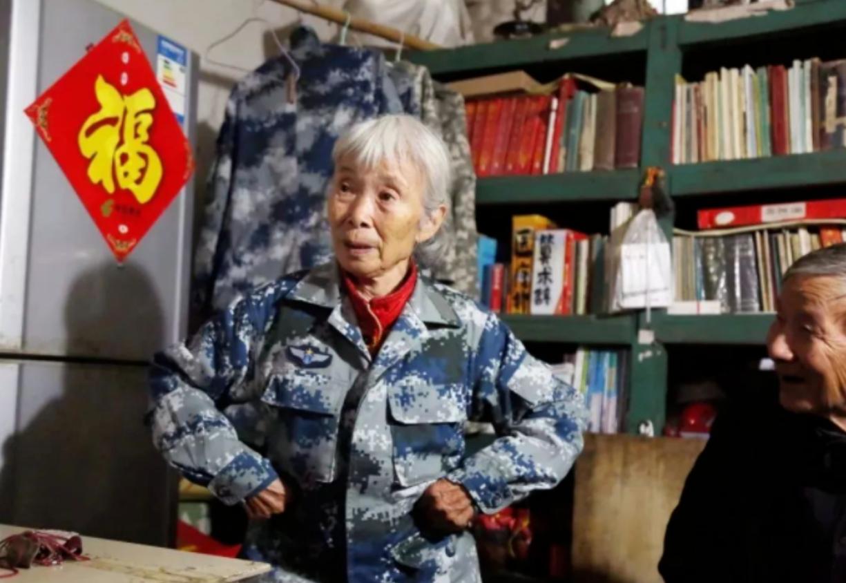 中国第一批女伞兵马旭,中国第一批女空降兵马旭有孩子吗