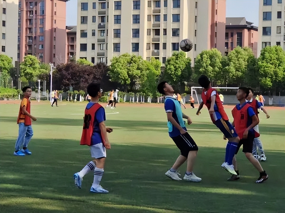 第四十二中学湖畔分校第九届“信心杯”校园足球联赛完美收官