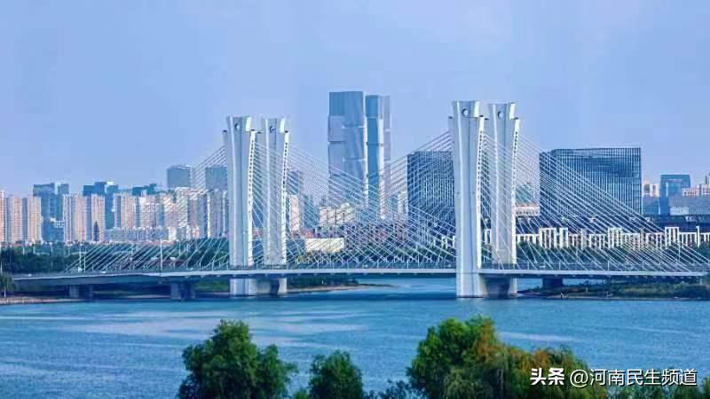 人间四月相约花海,人间四月相约古镇