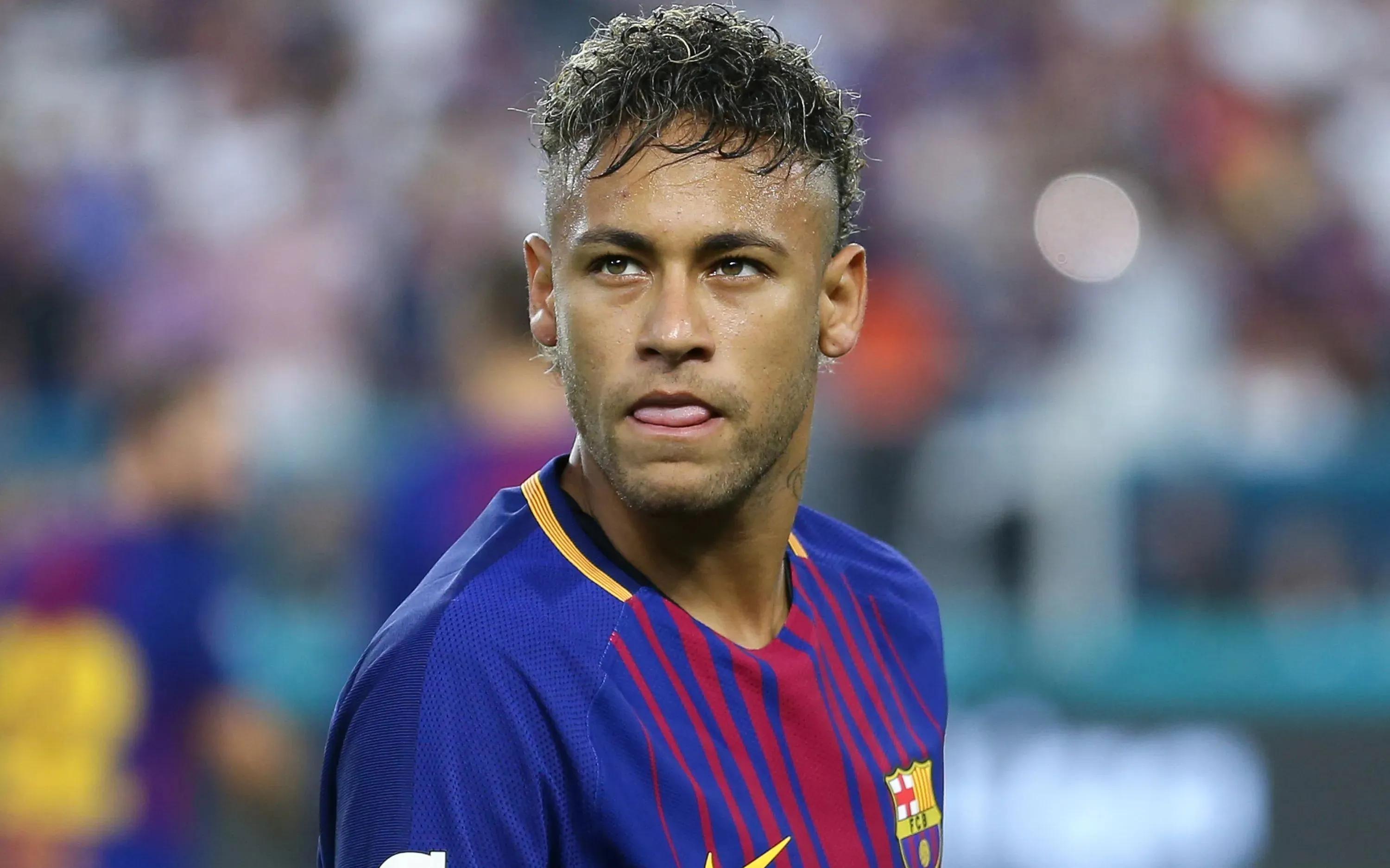 足坛“风流大师”，17岁当爹，30岁换20个女友，如今女友再怀孕