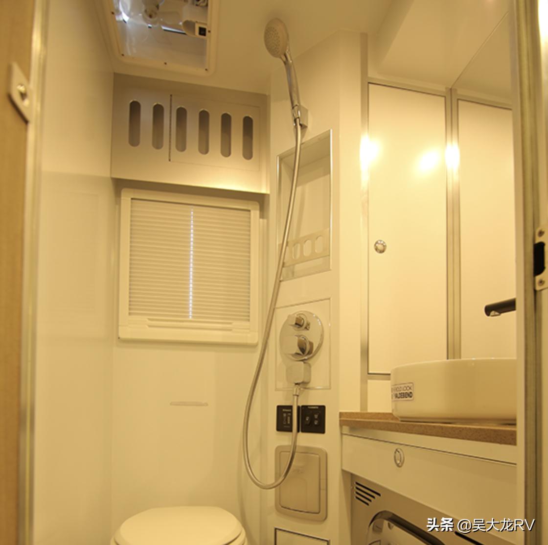 奔驰房车末日堡垒 (七个人的末日堡垒房车)