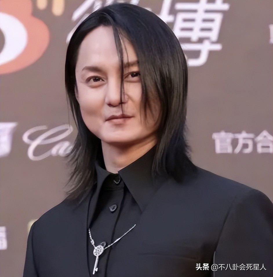 脸部垮掉的男人,脸部塌陷的男生