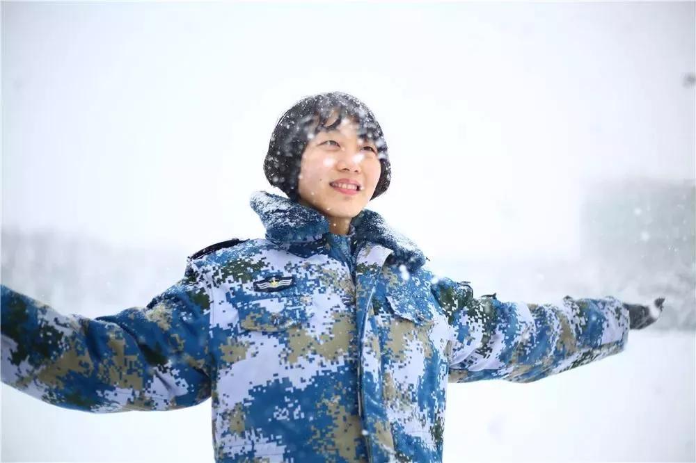 部队里打雪仗,部队打雪仗站岗