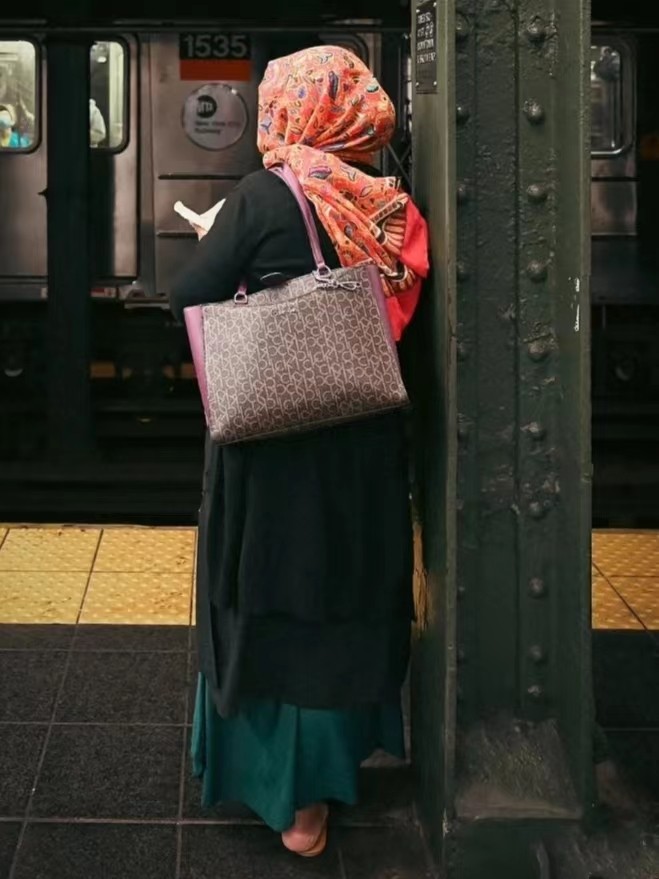 欧洲老年人的穿衣搭配,巴黎老年人穿搭