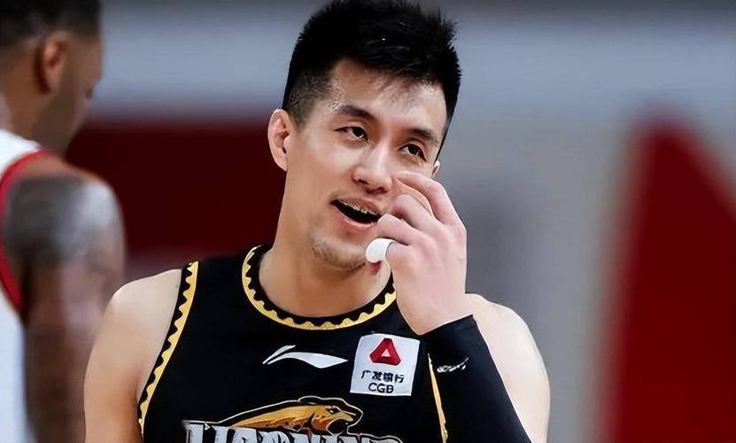 哈登被美媒嘲讽的视频,哈登被中国球迷吹上天迷之自信