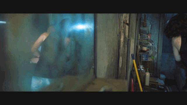 弑亲、卖肉、*拍偷**，尺度爆表，如此生猛的华语片，惊到我了