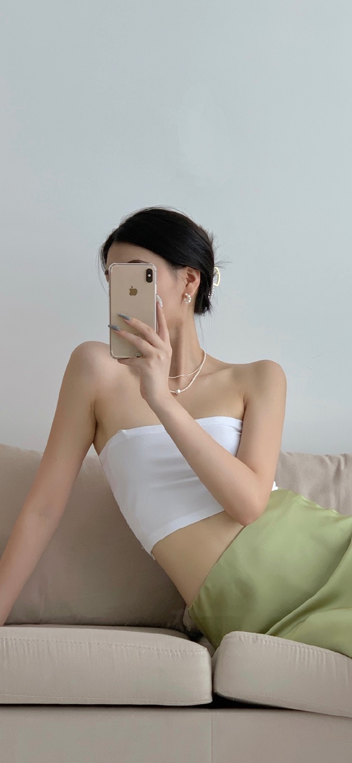 草莓熊白色主屏锁屏简单壁纸套图,手机主屏锁屏壁纸套图街景