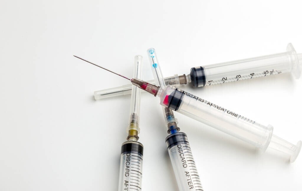 总是反复发作*麻疹荨**，痒得受不了，要怎么办才好？