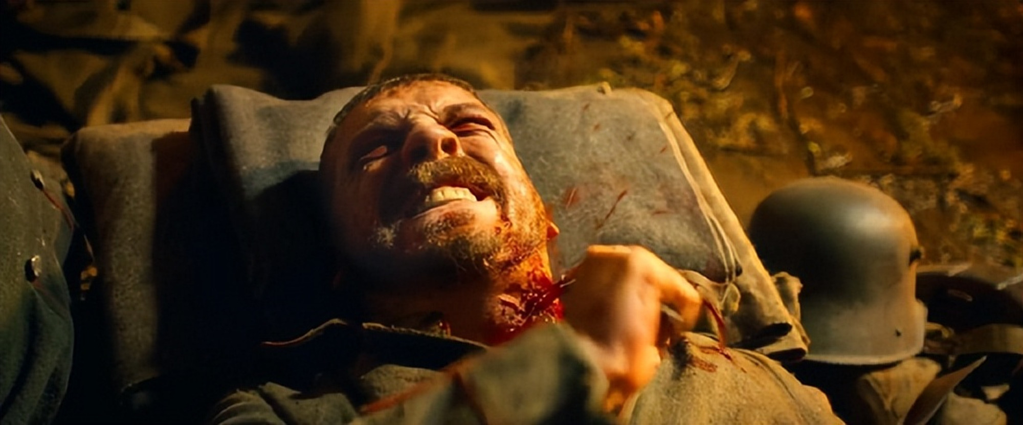 一上映就登票房榜首看完大呼过瘾,首播便拿下收视第一