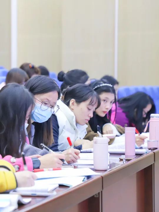 双流区黄甲小学举办2022年——2023学年度秋期青年教师沙龙活动