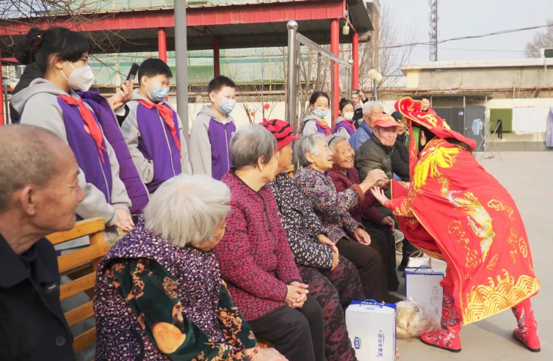 学雷锋，邢台市教育系统在行动