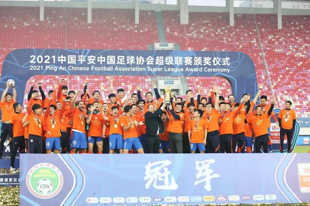 泰山队勇夺2021双冠王,恭喜泰山队时隔11年再夺中超冠军