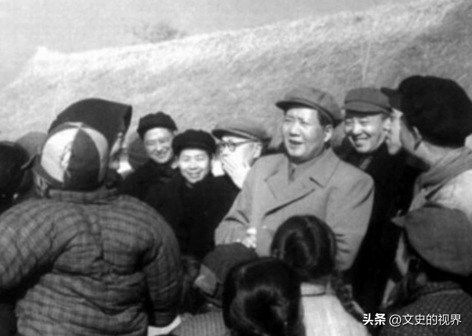 52年毛主席参观孔庙，饶有兴致地考了旁人一题：可知孔子姓什么？