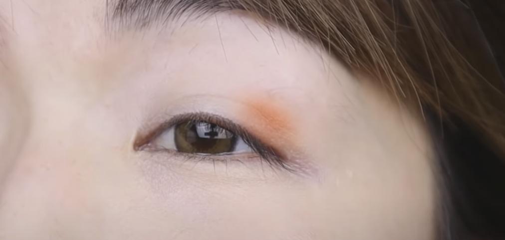 为什么画完眼影感觉眼睛变小了,什么人不适合亮闪眼影