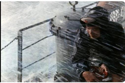 我军舰队驶入公海，某国驱逐舰阻拦，开国中将喊话：后果自负