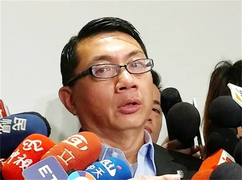 国民*党**大会上多人互殴，曾在大陆任职的台商徐正文被*倒打**在地