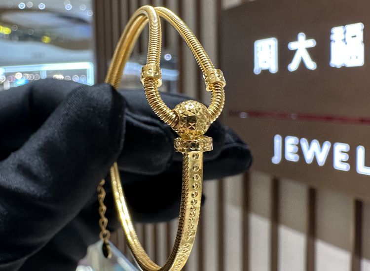 黄金是周生生好还是周大福好,周生生周大福中国黄金有什么区别