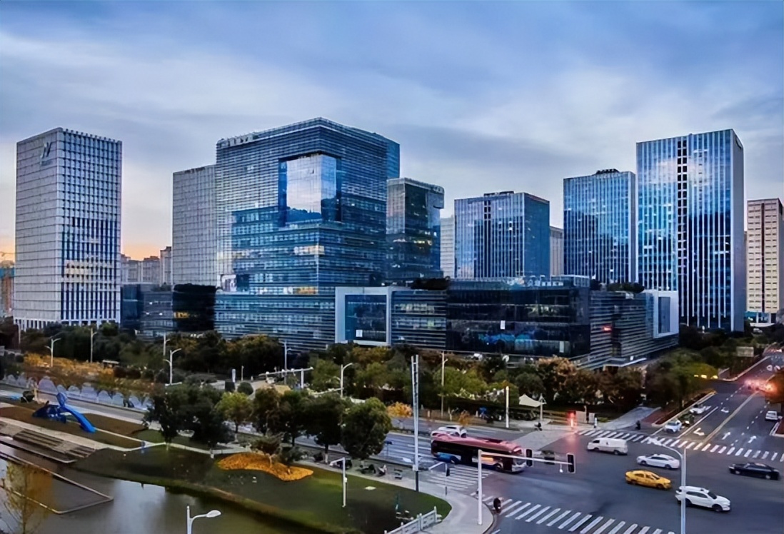 从业人员超110万！南京哪个产业，将摘得万亿级“桂冠”？