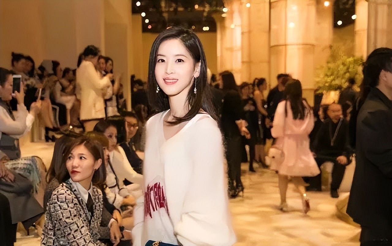 章泽天与刘强东出席照,刘强东章泽天甜蜜现身伦敦街头