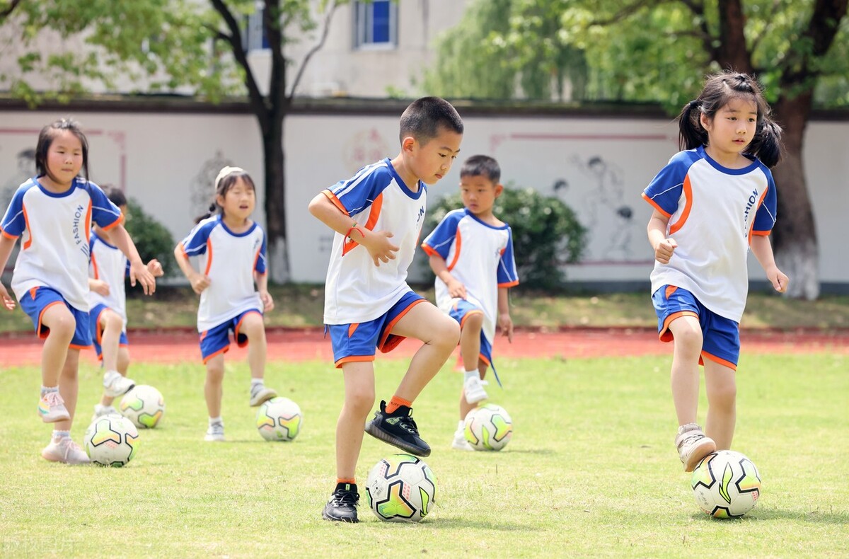 浙江长兴趣味足球喜迎六一,六一儿童节足球宝贝们