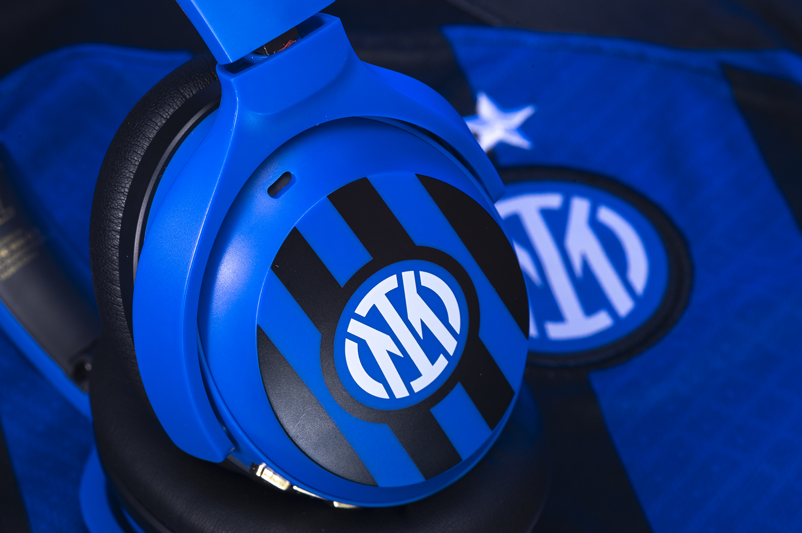 与国际米兰同行，入手西伯利亚羽DM01BA国际米兰定制款