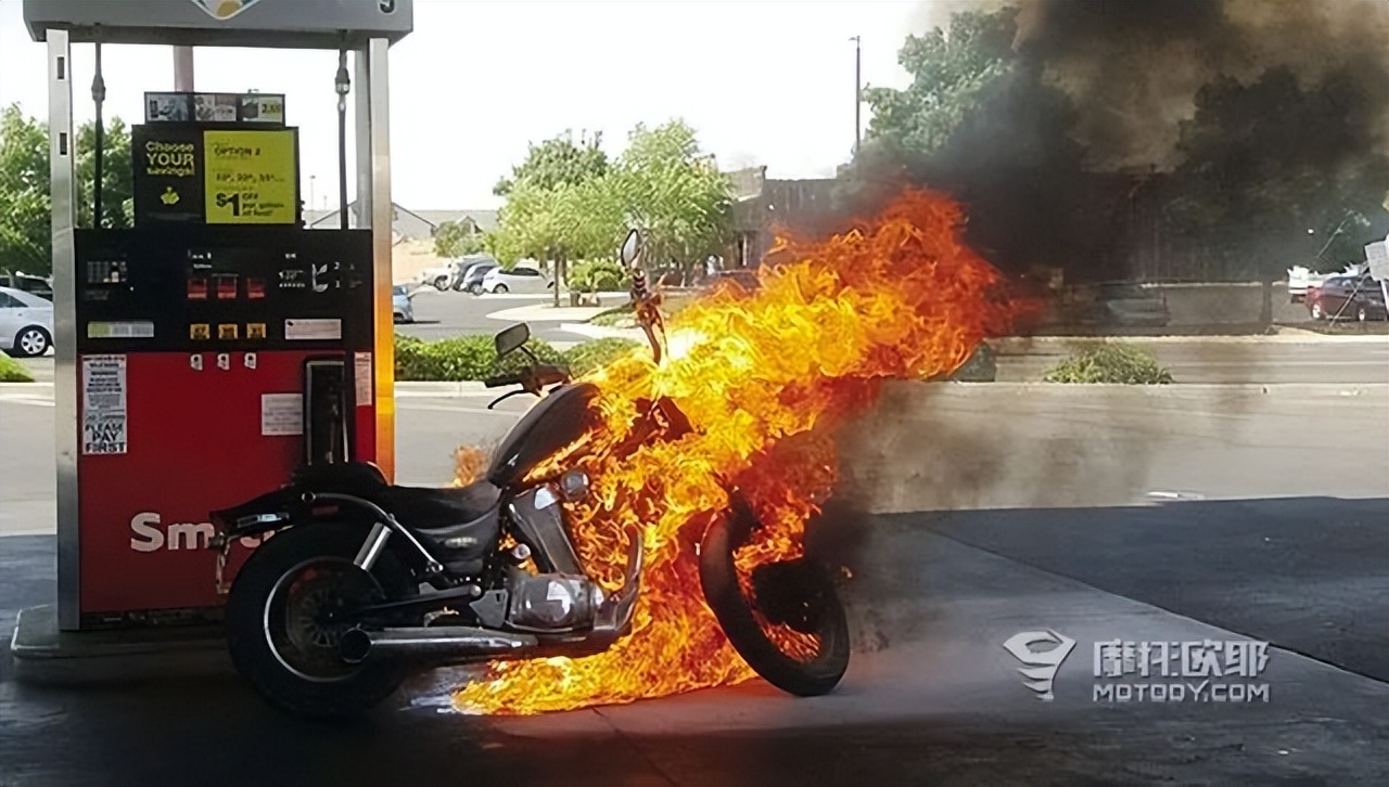 摩托车加油推行4.5米新规取消了吗,摩托车加油现在还用退出加油站吗