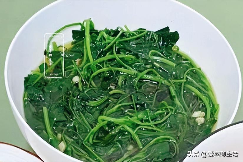 江苏女子在家照顾小洋人女儿，看到她做的4个菜，老公气得想揍人