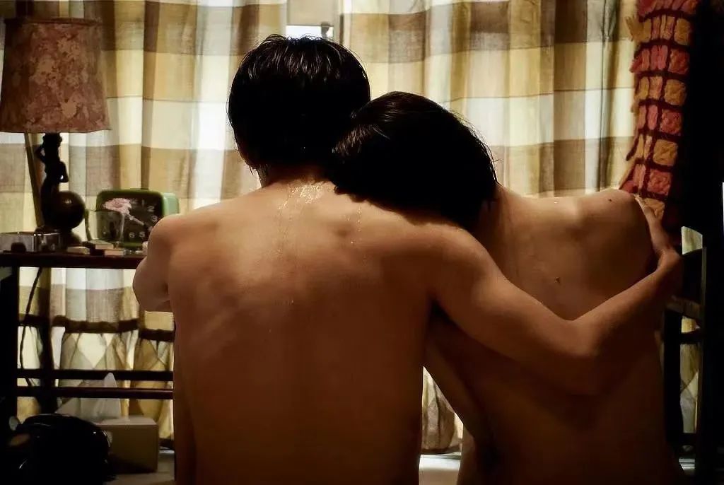 当代年轻人“*爱性**实录”：爱还在，性没了