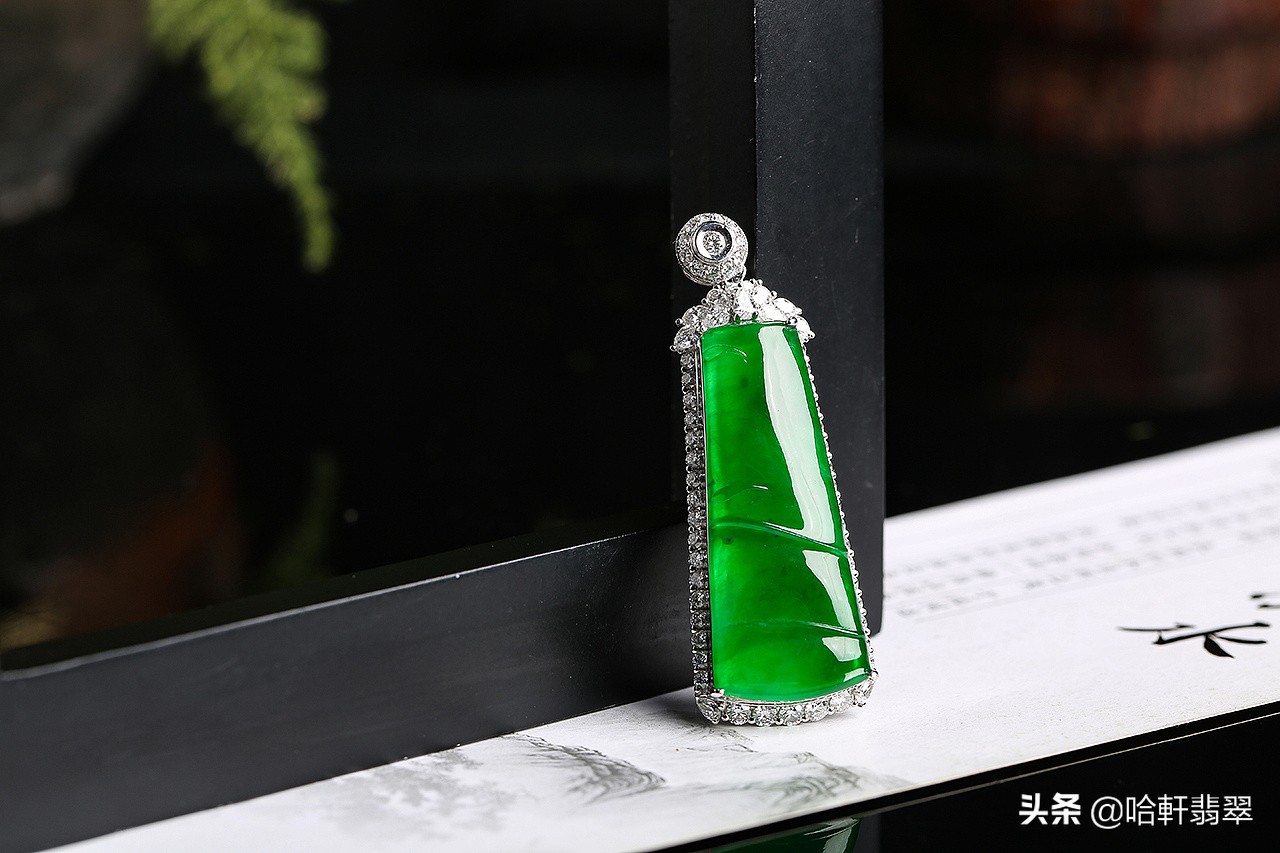 怎么判定翡翠是真的还是假的,怎么判断翡翠是真的还是假的