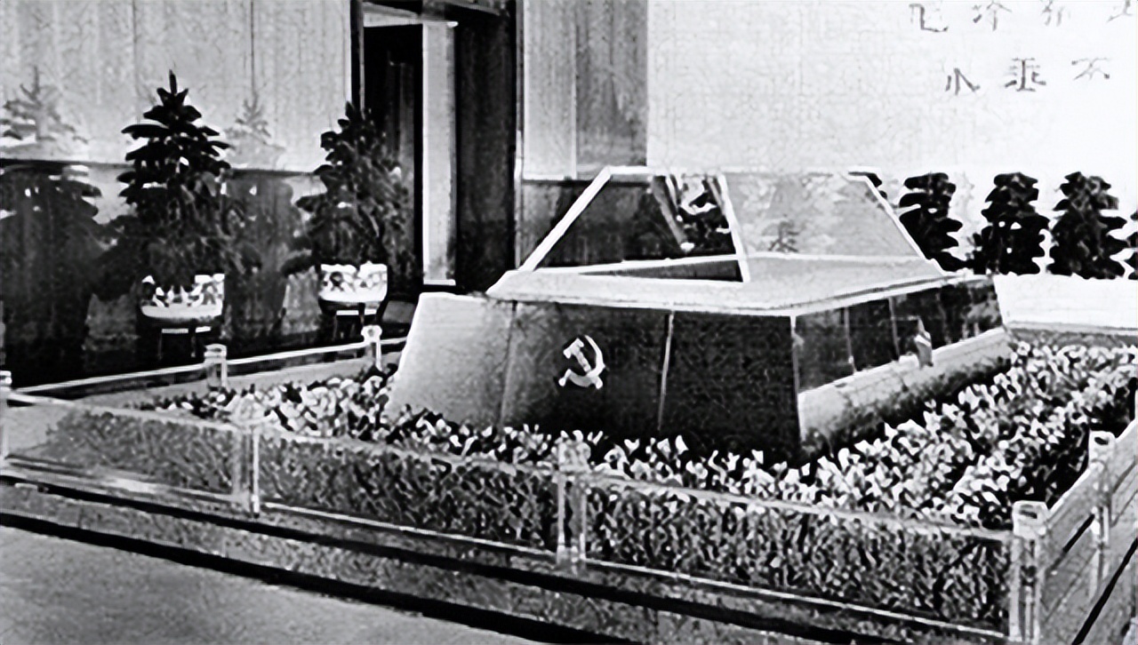 76年毛主席逝世噩耗传来，山东农村停办酒席，给婴儿取名“思东”