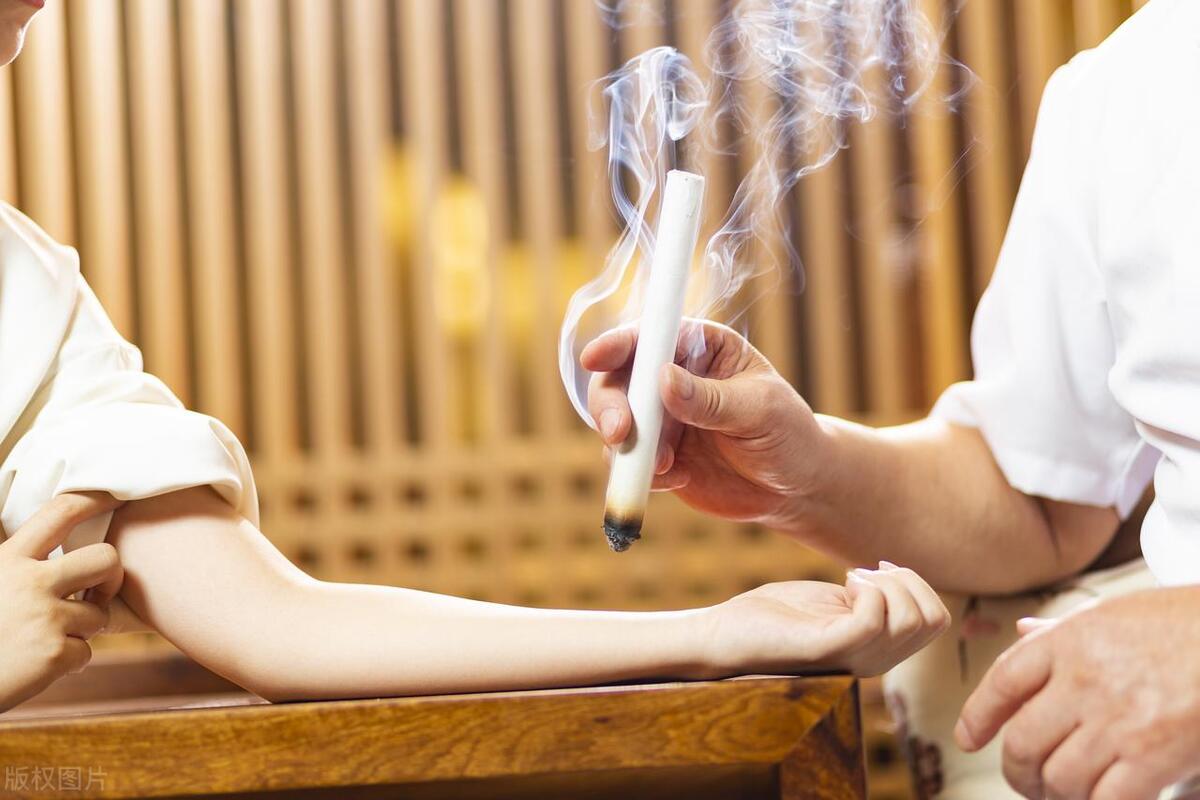 中医小妙招艾灸治感冒,中医医院艾灸疗法视频教程大全