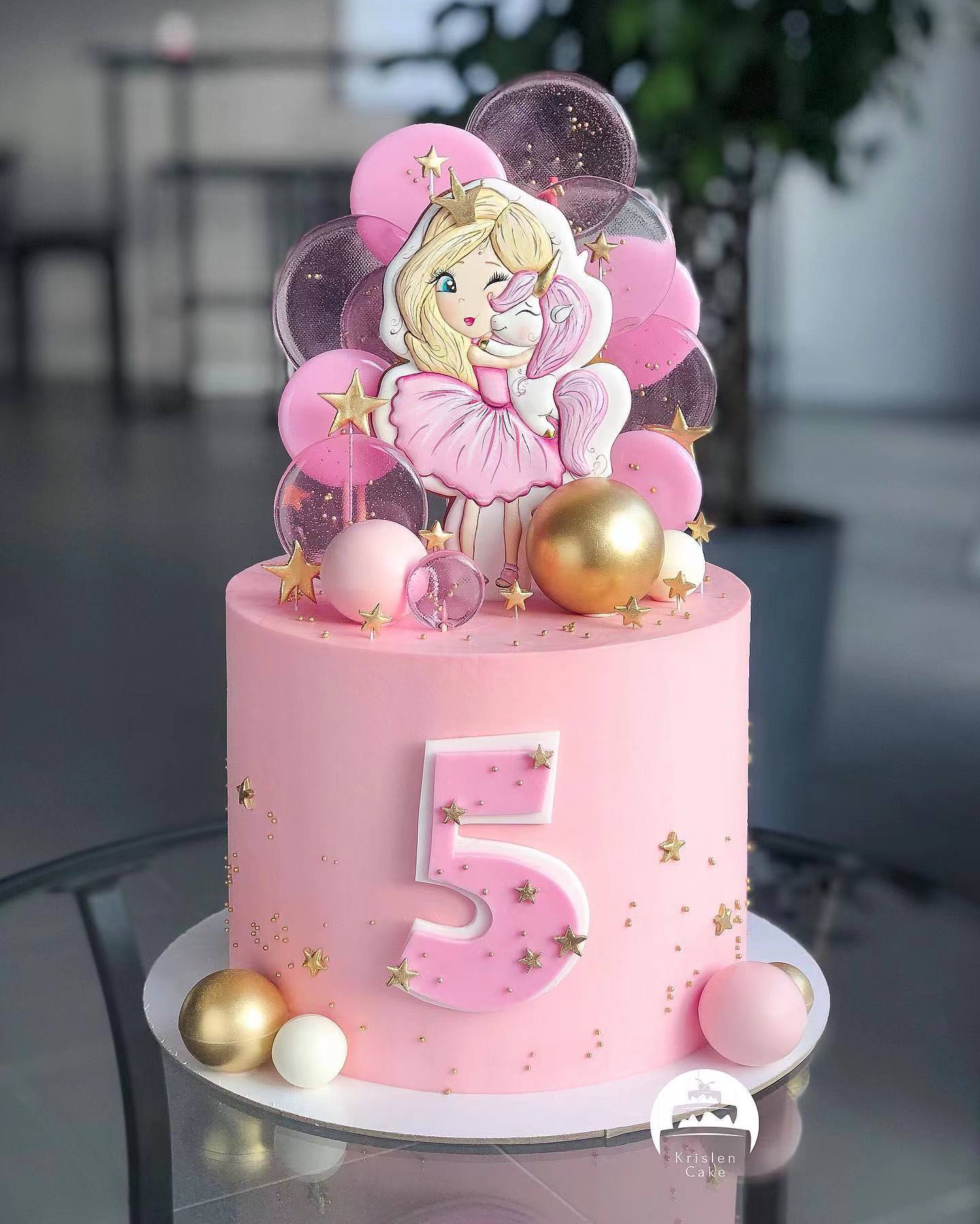 今天给大家做一款好看的蛋糕造型,美味又高颜值的蛋糕造型充满创意