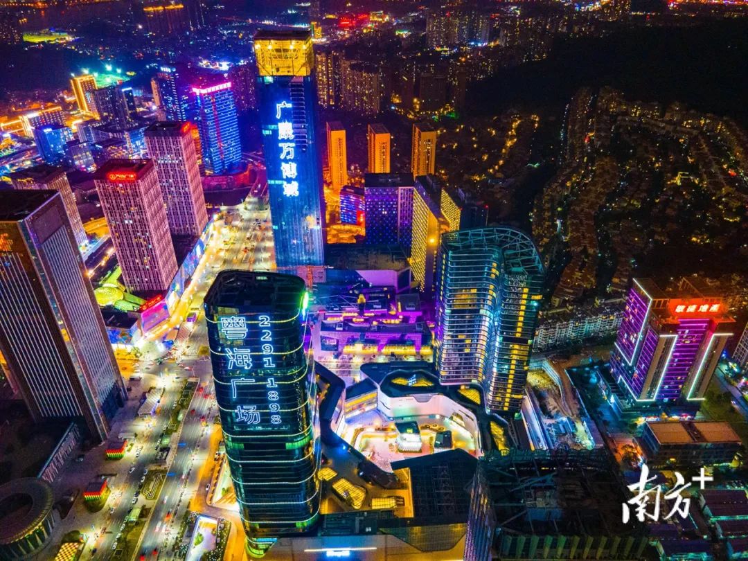 万博还是老黄埔,万博和黄埔区府哪个好