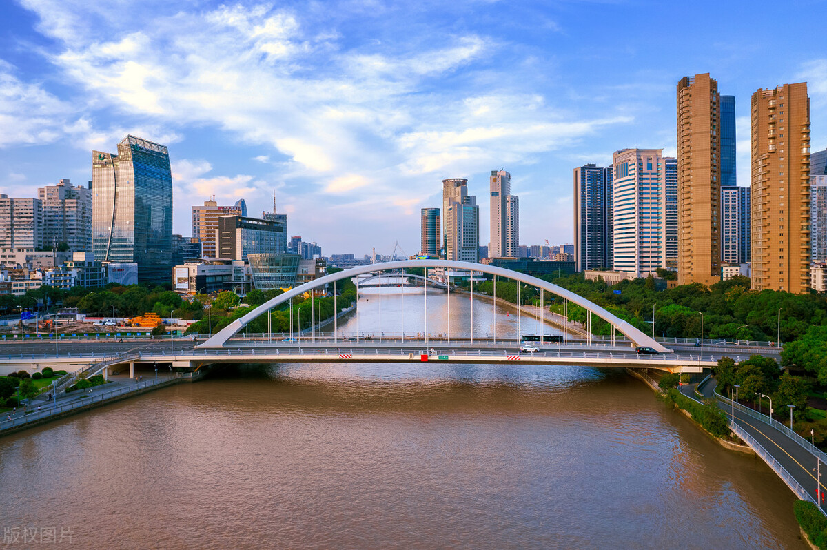 宁波:对不起,青岛厦门大连,没干过自己的省会杭州不是因为我弱