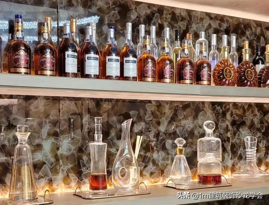 玻璃和玉石材质有什么区别,透光玉石玻璃是什么