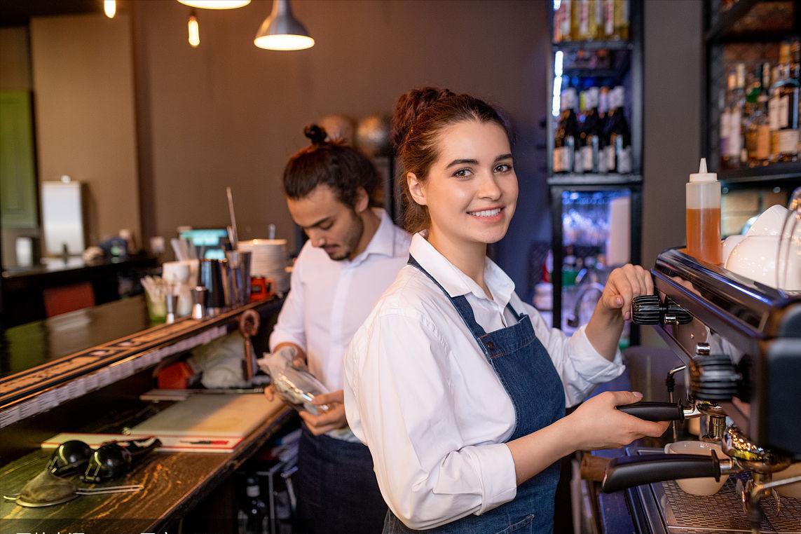 男子做手术变成了女儿身,越南男子24岁做手术变成女子