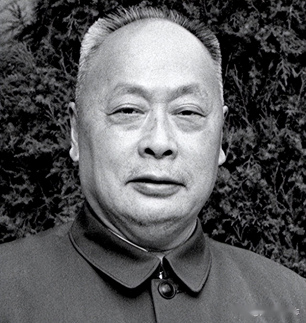 1964年，陈毅笑对*基伟秦**说：作为你半个老丈人，我给你换个岗位吧