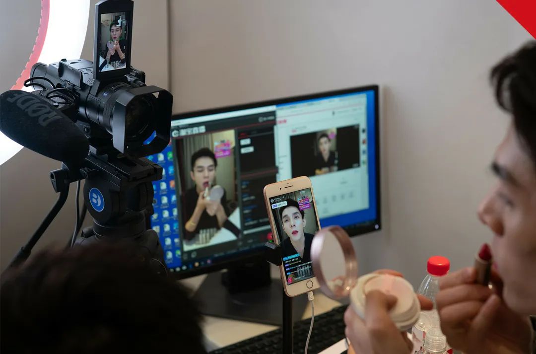 月入六位数的网红,月收入50万网红崩溃