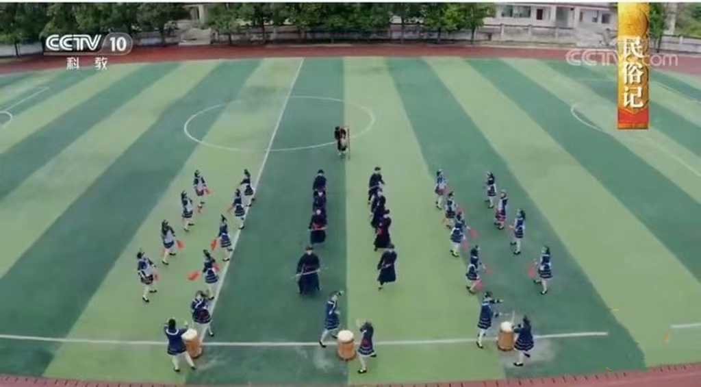 纪念初中毕业五十周年谢老师教育赞母校巨变