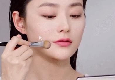 提高面部平整度化妆,如何把面部通过化妆变平整