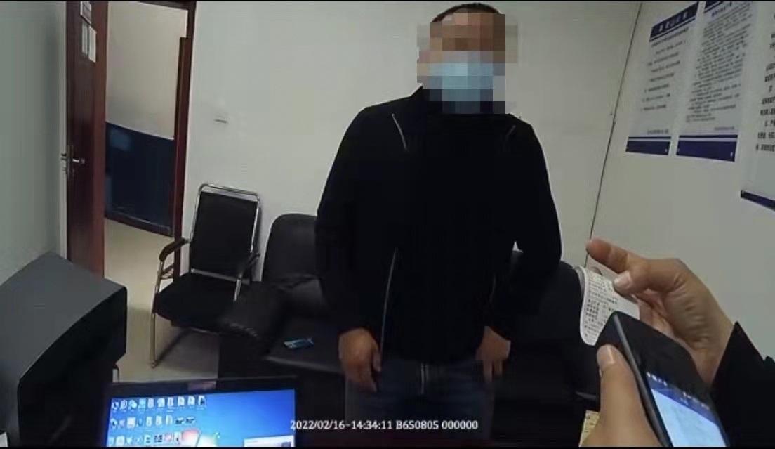 加塞别人的车表示抱歉用什么手势,路怒加塞事件视频后续