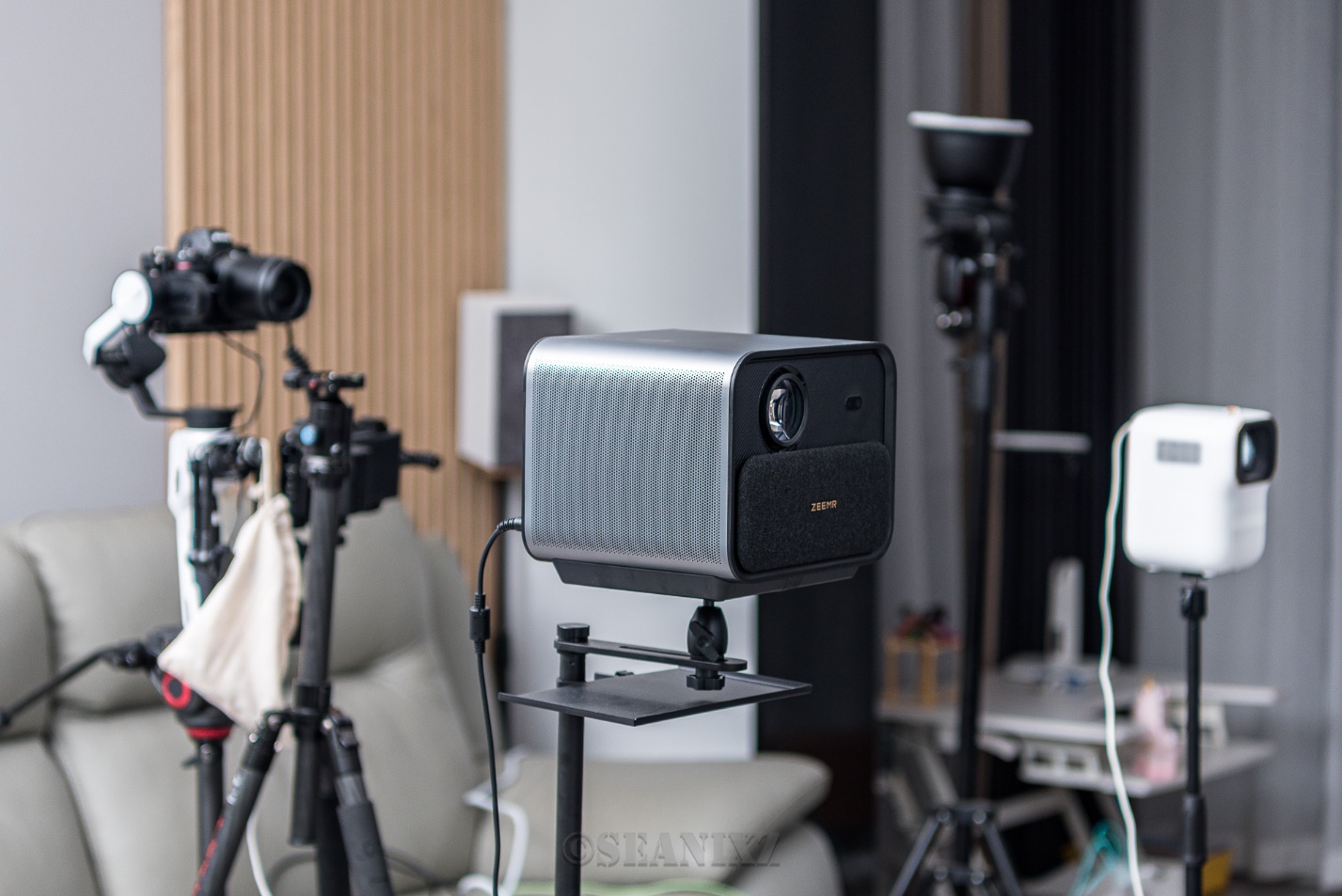 知麻z1投影仪买哪款,知麻投影仪z1高配版1000流明