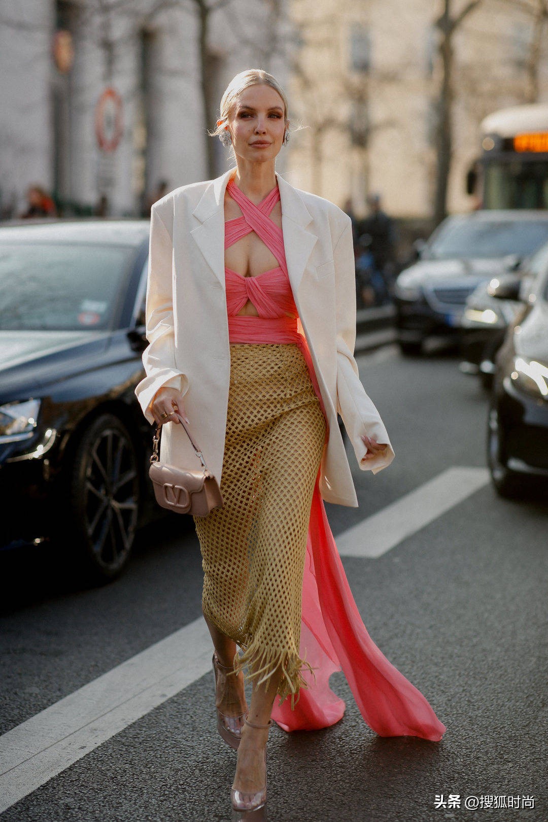 娜扎牛仔裤引热议,娜扎紧身裤穿搭