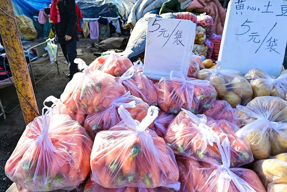 西山脚下的早市,闲逛最具人间烟火气的早市