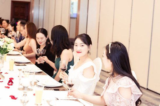 企业礼仪培训怎么学,职场礼仪培训师行业